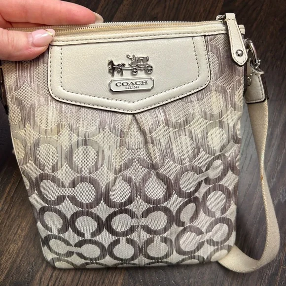 Vintage Coach Cream Shoulder/crossbody - Picture 2 of 4